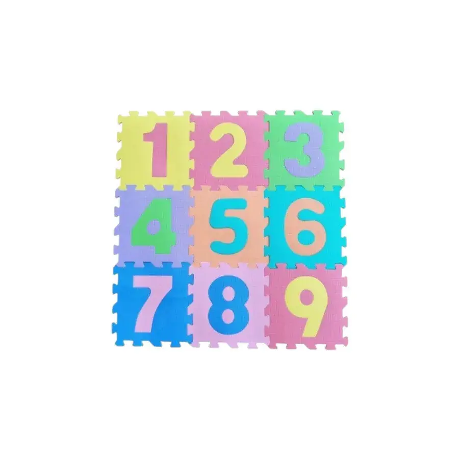 Puzzelmat van foam met negen pastelkleurige tegels en uitneembare cijfers 1 tot en met 9, aan elkaar gelegd op een lichtroze achtergrond