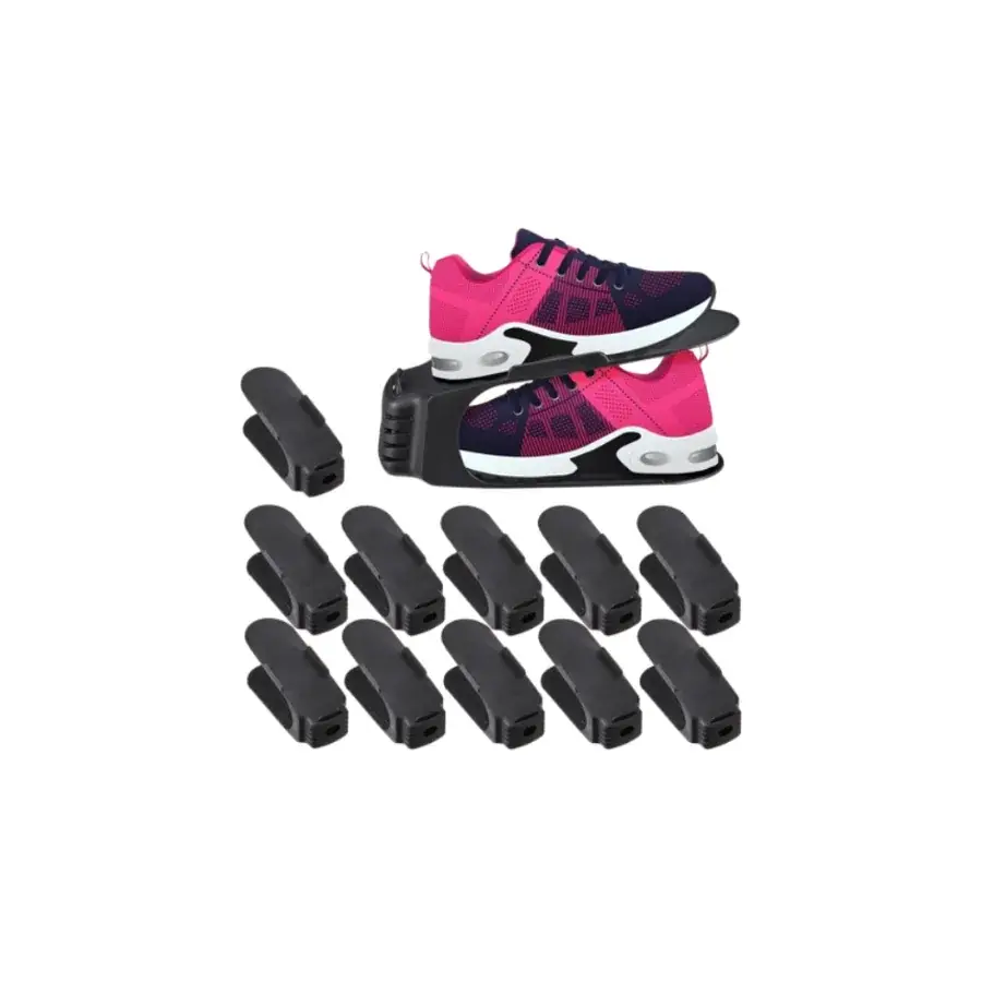 Zwarte schoenen opbergsysteem houders die schoenen dubbel stapelen, getoond met een paar roze sneakers en losse houders op een rij