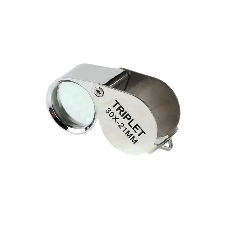 Zilverkleurige inklapbare juweliersloep met opdruk Triplet 30X-21MM, met de lens uitgeklapt uit de metalen behuizing
