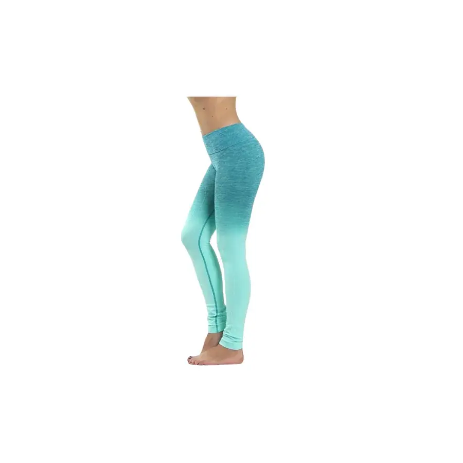 Yoga legging met kleurverloop van turquoise naar mintgroen en hoge tailleband, gedragen door een model van opzij